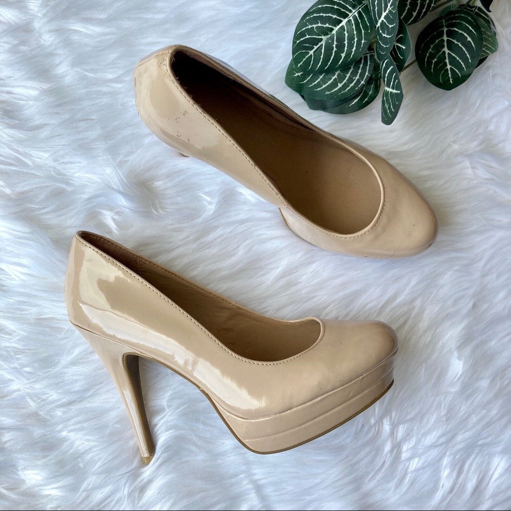LC Lauren Conrad Closed Toe Platform Heels Nude Cream